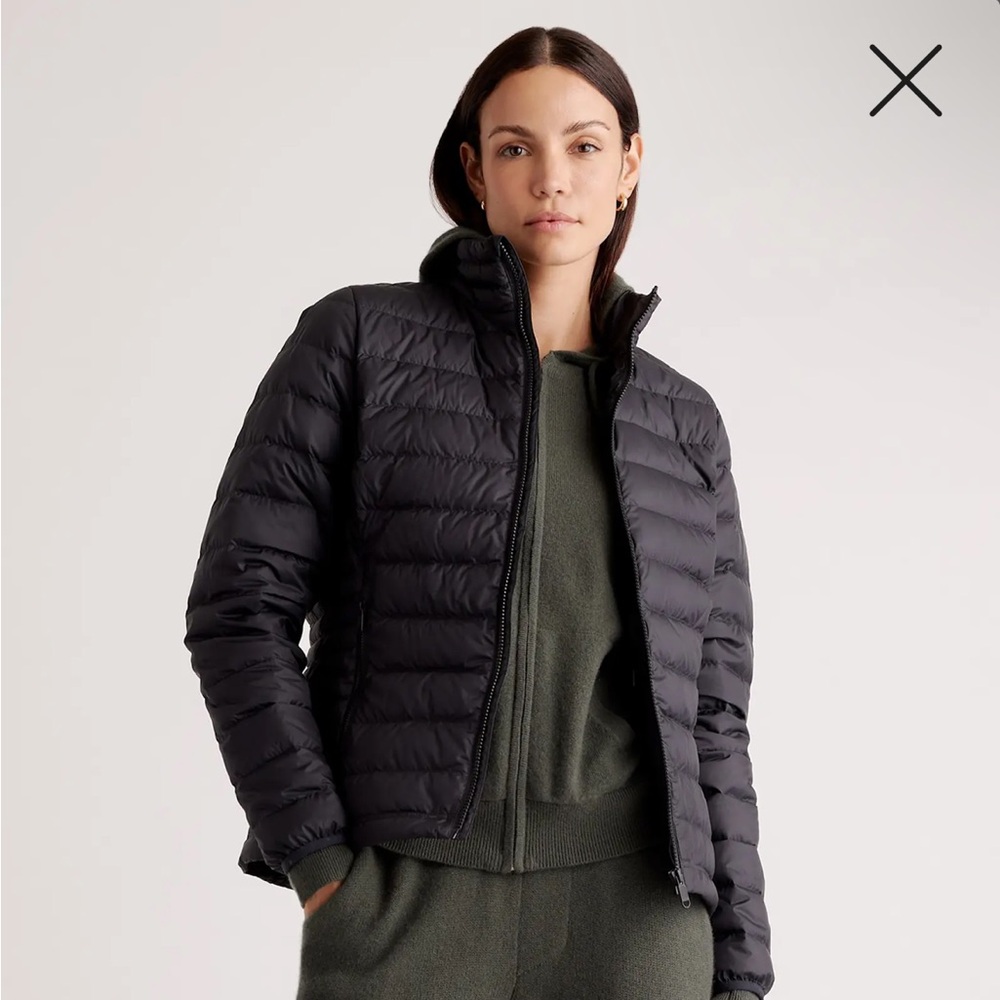 Quince lightweight down packable puffer jacket in color black, size small